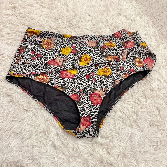 TORRID LEOPARD FLORAL HIGH WAIST TIE-FRONT WRAP SWIM BOTTOM SIZE 0 - Picture 3 of 9